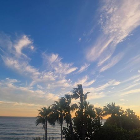 Exclusive Beachfront Penthouse Almayate Alto Екстериор снимка