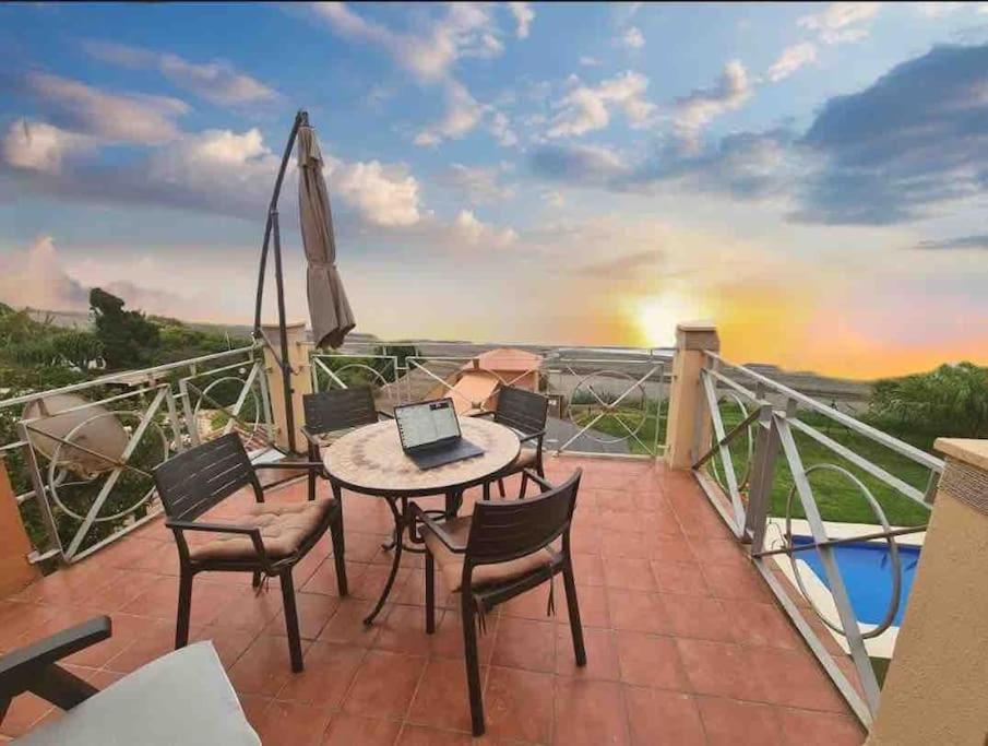 Exclusive Beachfront Penthouse Almayate Alto Екстериор снимка