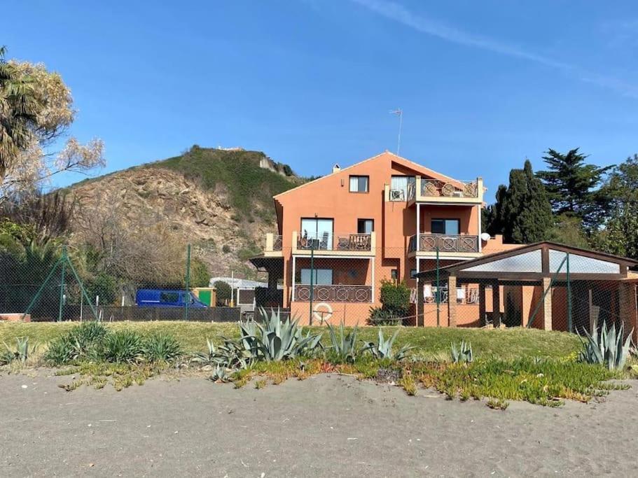 Exclusive Beachfront Penthouse Almayate Alto Екстериор снимка