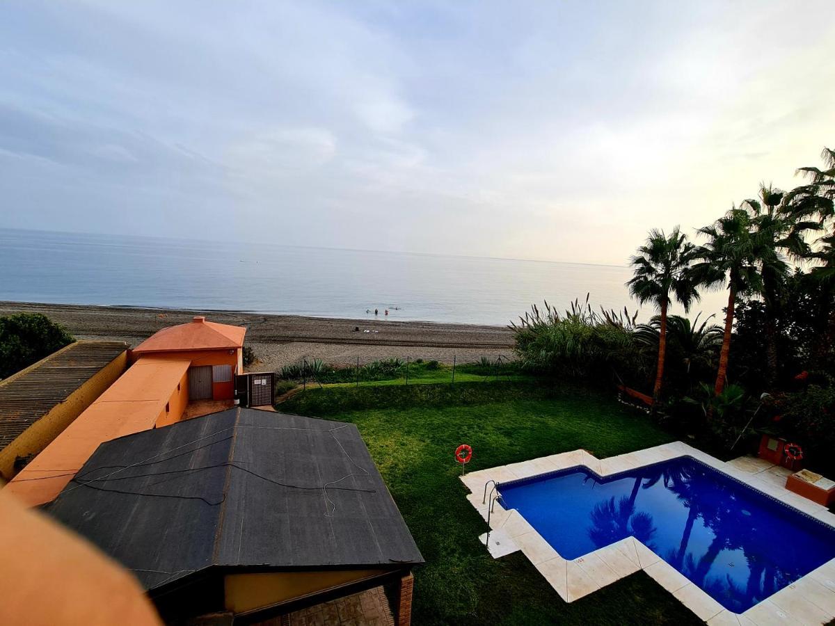 Exclusive Beachfront Penthouse Almayate Alto Екстериор снимка