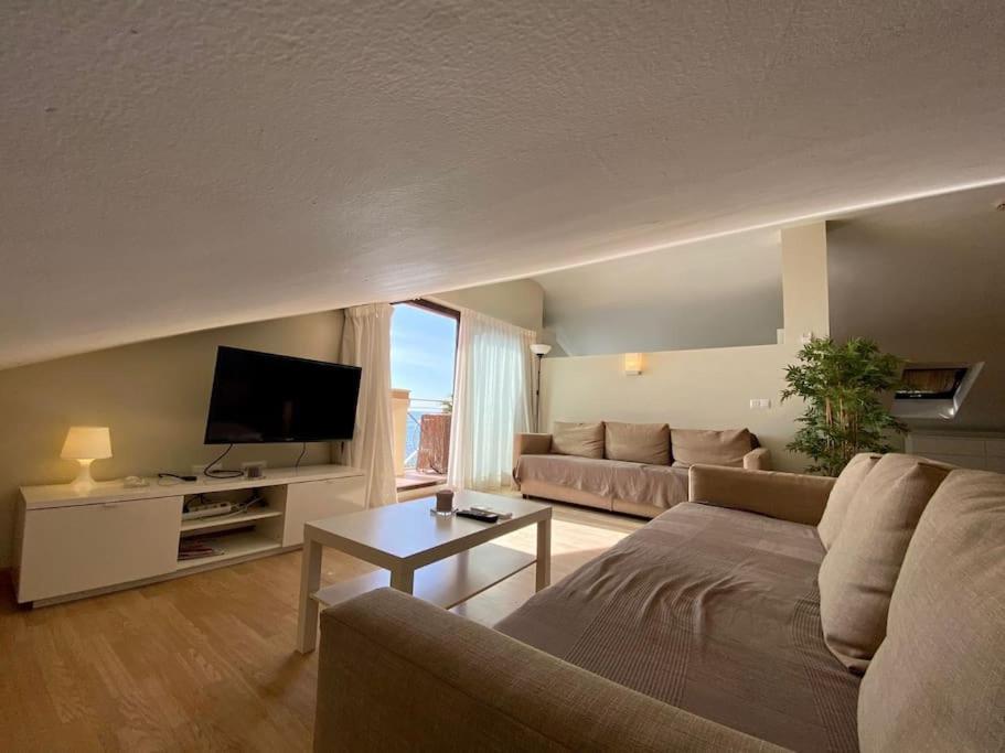 Exclusive Beachfront Penthouse Almayate Alto Екстериор снимка